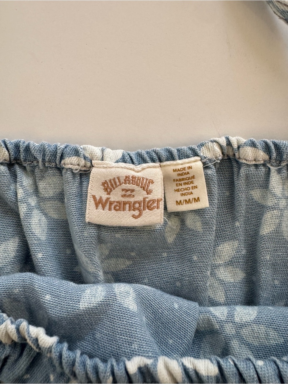 🏄‍♀️ Billabong x Wrangler Floral Crop Top – Size Medium 🐴 - Picture 4 of 6